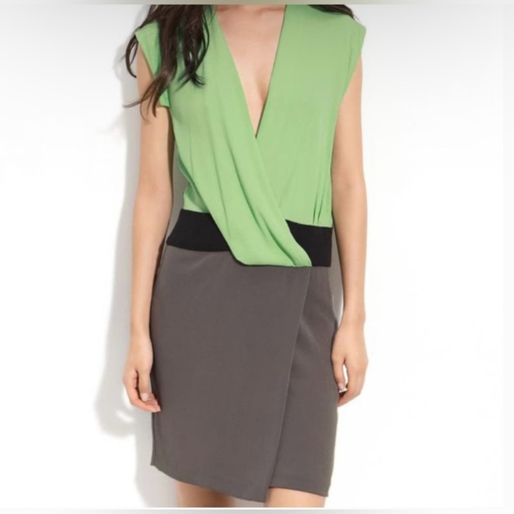 Diane von Furstenberg DVF 100% Silk Colorblock Wrap Dress Green Gray Size 8